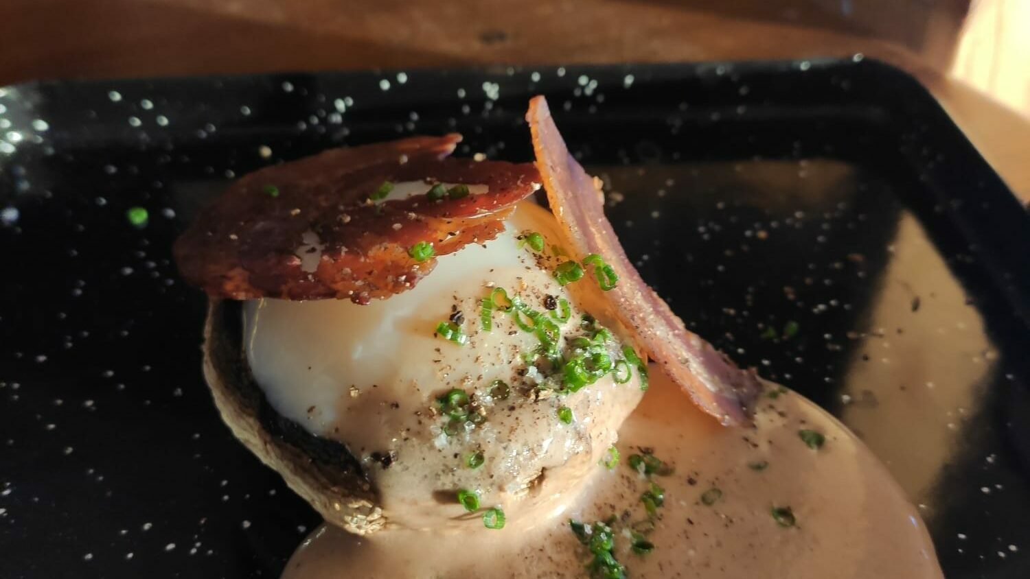Oeuf parfait, Champignons, espuma de cousina et panceta arbre à pain